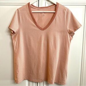 Universal Threads Size Large Pink and White Striped V-Neck Short Sleeve T-Shirt